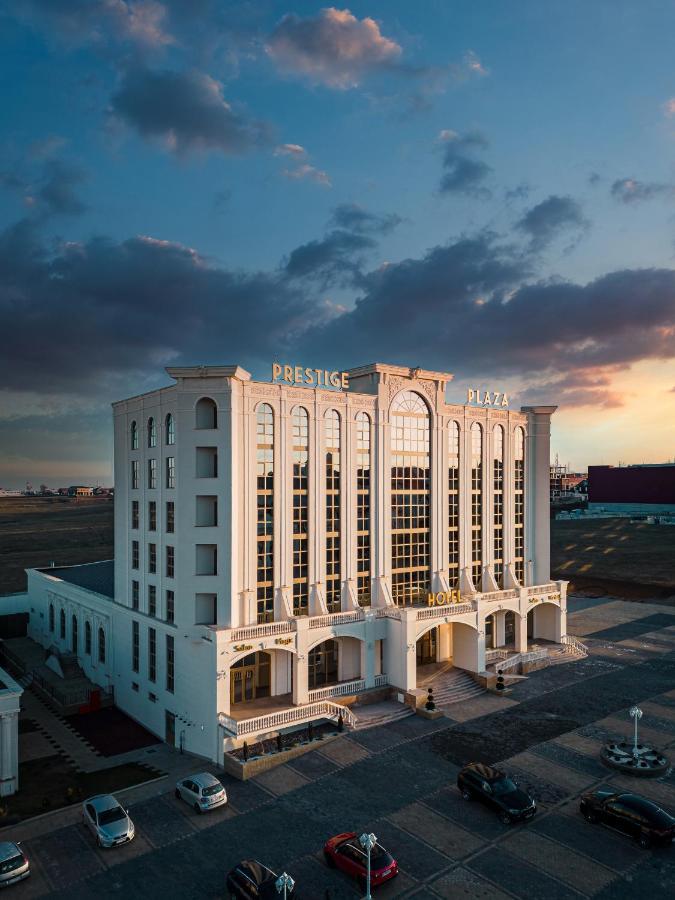 Отель Prestige Plaza Сучава Экстерьер фото
