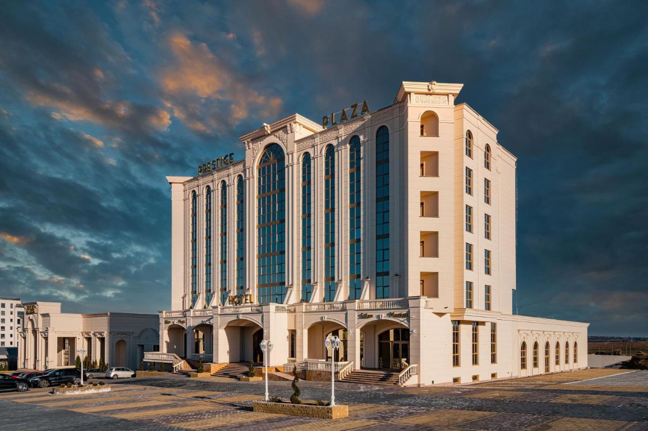 Отель Prestige Plaza Сучава Экстерьер фото