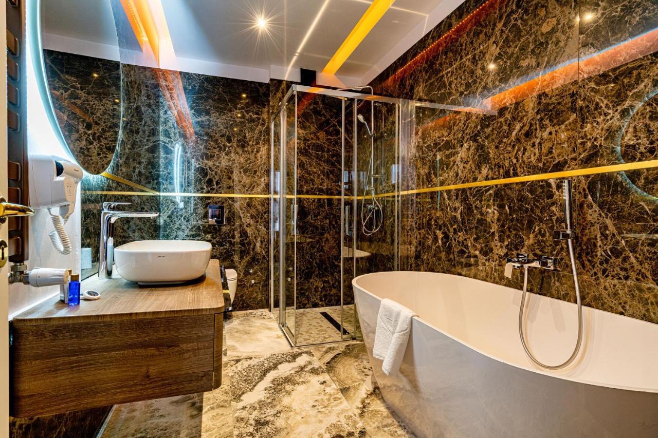 Отель Prestige Plaza Сучава Экстерьер фото