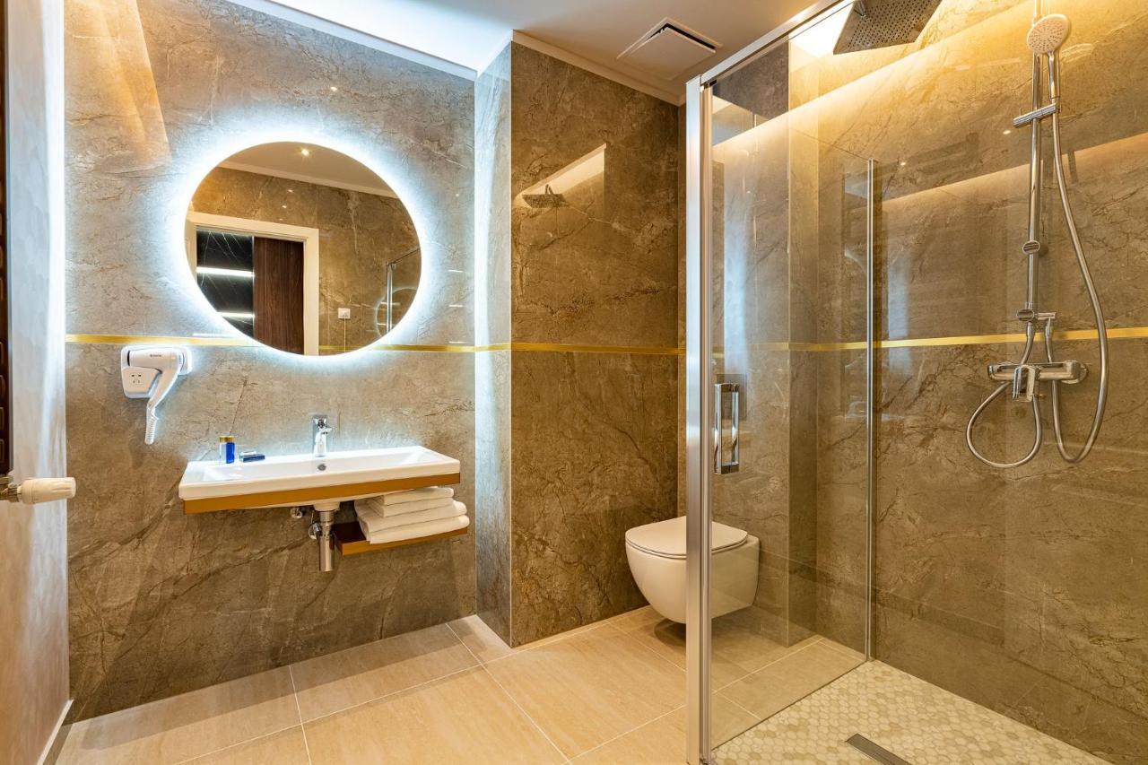 Отель Prestige Plaza Сучава Экстерьер фото