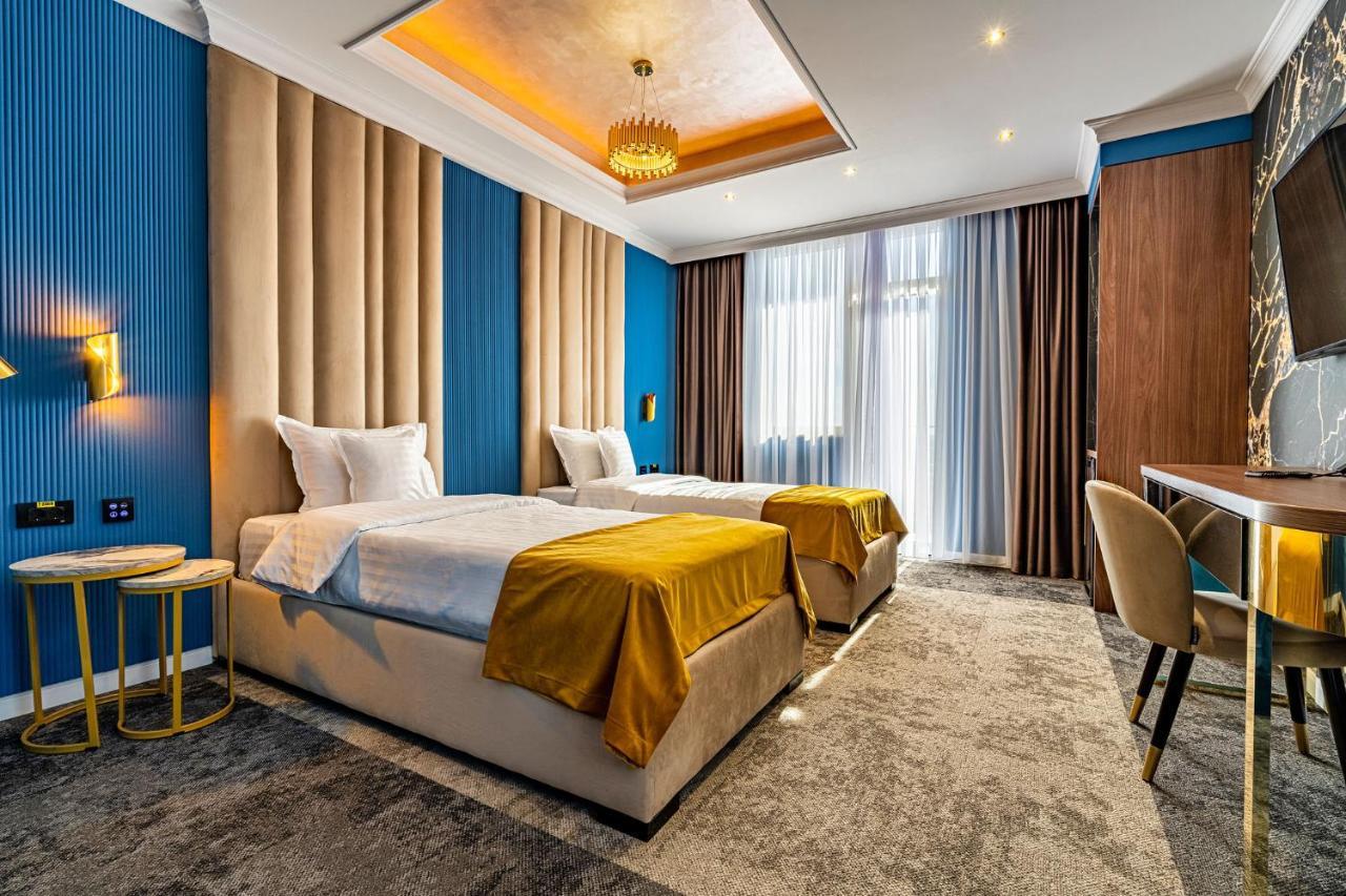 Отель Prestige Plaza Сучава Экстерьер фото